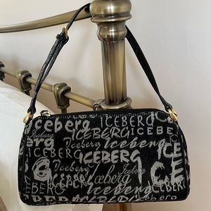 Adorable mini shoulder bag. Love this item!